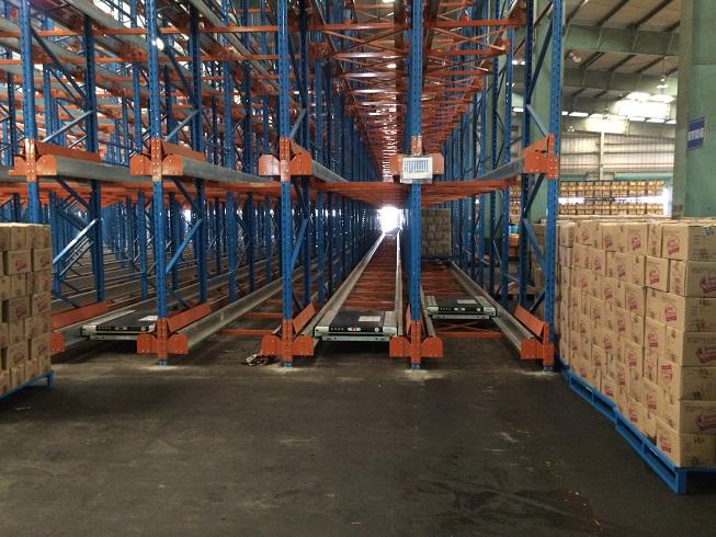 How does the automation process work in radio shuttle racks?